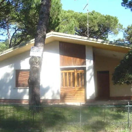 Lägenhet Three-room In A Family House With Shared Garden In Lignano Pineta *