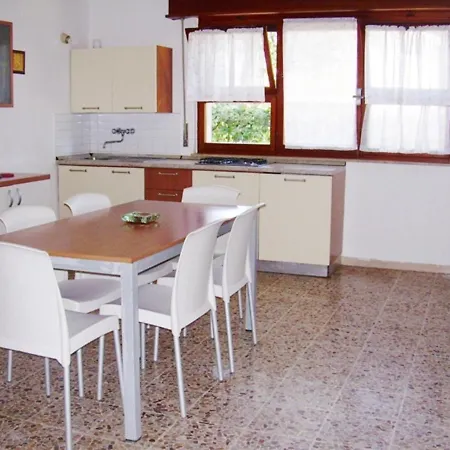 Three-room In A Family House With Shared Garden In Lignano Pineta