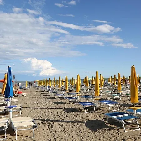 Three-room In A Family House With Shared Garden In Lignano Pineta