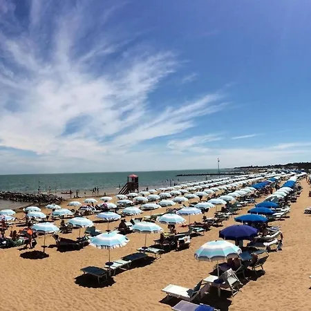 Three-room In A Family House With Shared Garden In Lignano Pineta * リニャーノ・サッビアドーロ